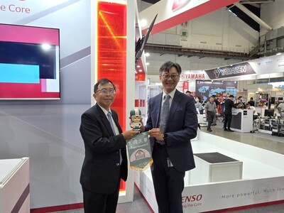 何明果校長(左)與蘇瑞堯校友圖片