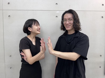 王芓勻(左)、林志達與同學們在2024競賽獲獎圖片