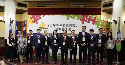 113年青年獎章得主合影圖片