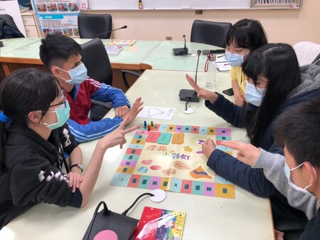 大同學生至啟明學校報讀及桌遊共享圖片