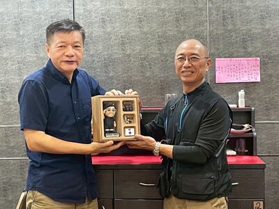 工設系為連榮輝老師訂做專屬公仔圖片