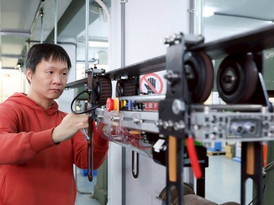 機材團隊打造軌道「軌道式橋梁巡檢車」 國道橋梁安全都靠它圖片