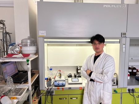 PhD student Shengrong Zou in the laboratory.