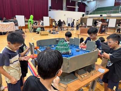 機材系手作玩具樂園登場 小學生當評審
