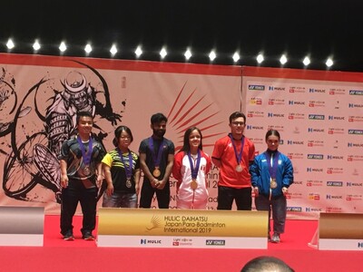 出國參賽獲得混雙銀牌圖片