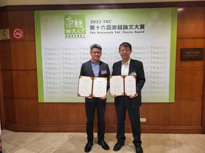 資工所陳崇明(左)與指導教授林宜隆圖片